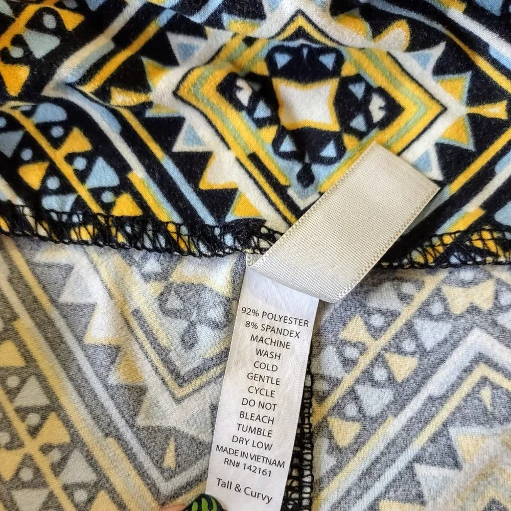 Geometric Print Leggings Tall & Curvy - Picture 4 of 4